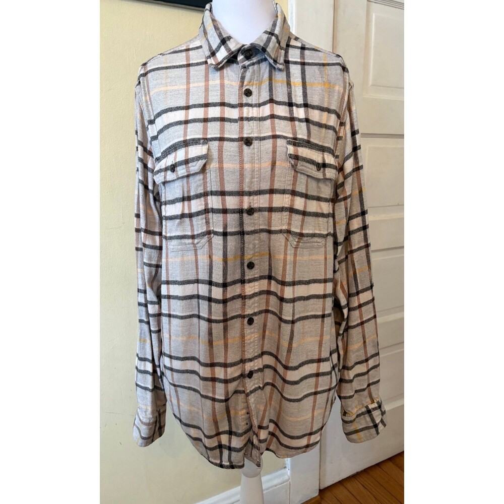Unisex plaid long sleeve button up casual flannel with pockets cotton